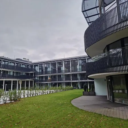 W Bursztynowe Stegna (Pomerania)