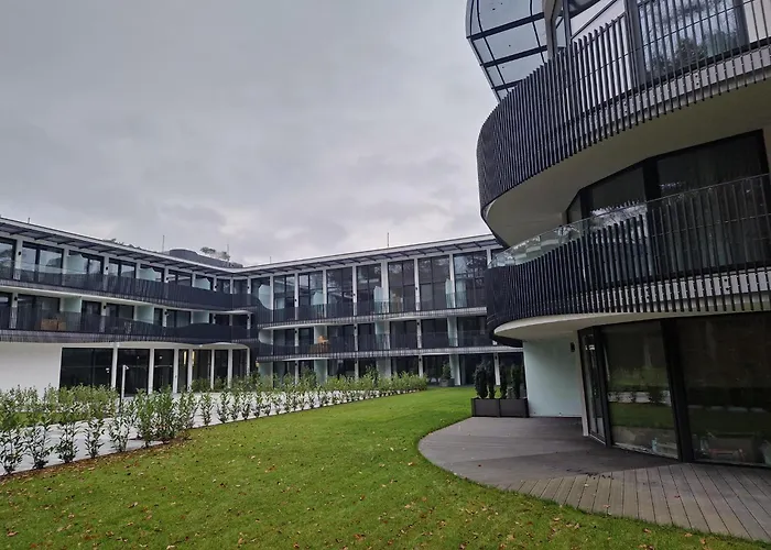 W Bursztynowe Stegna (Pomerania)